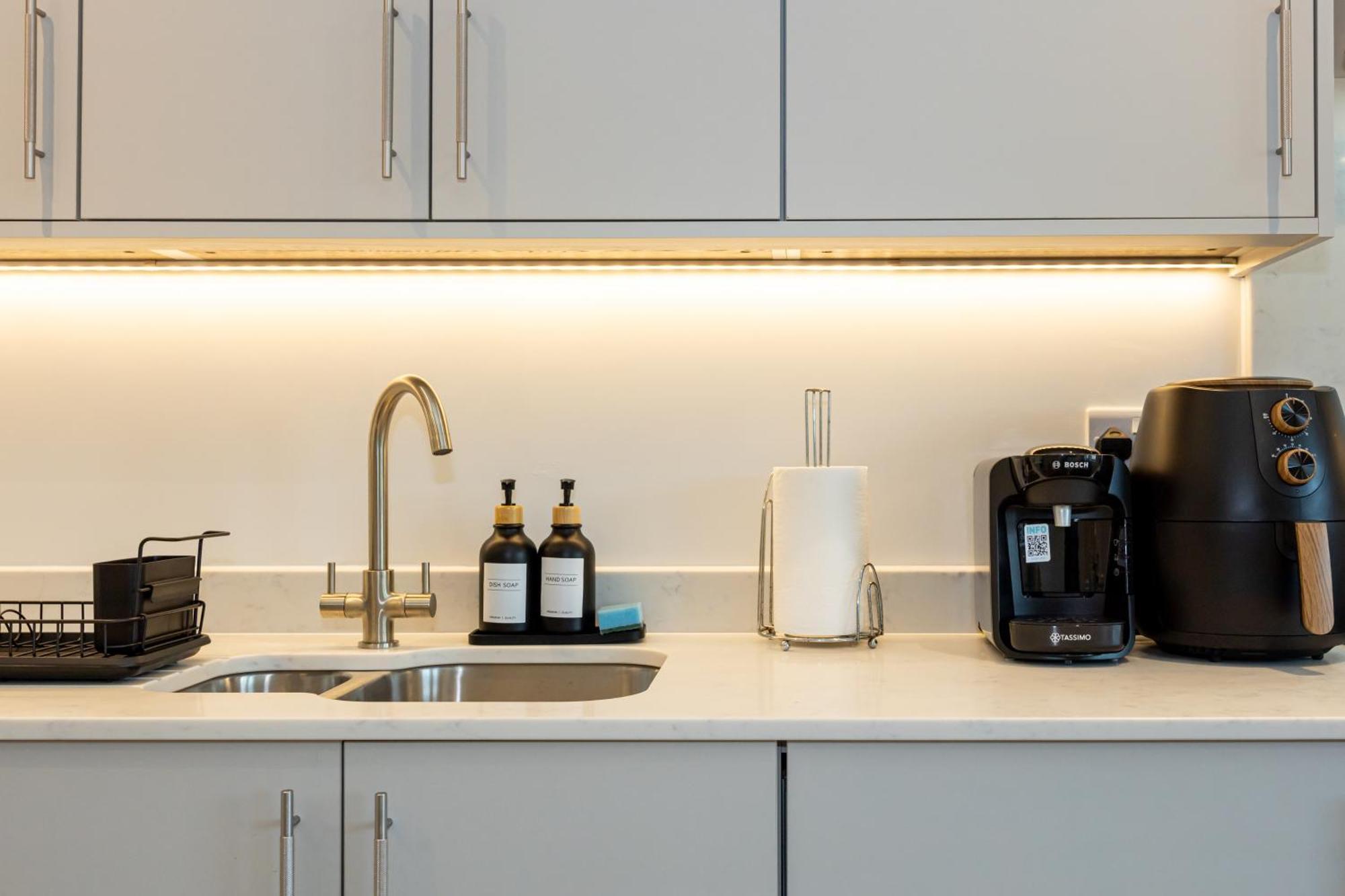 Modern 2 Bed Near Wythenshawe Hospital And Manchester Airport With Parking エクステリア 写真